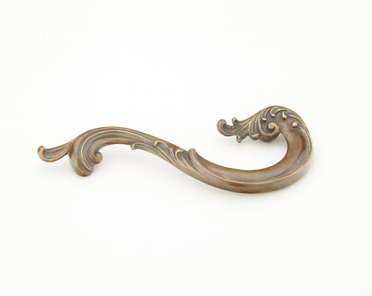 Schaub Large Curved Pull Right 5" in Monticello Brass