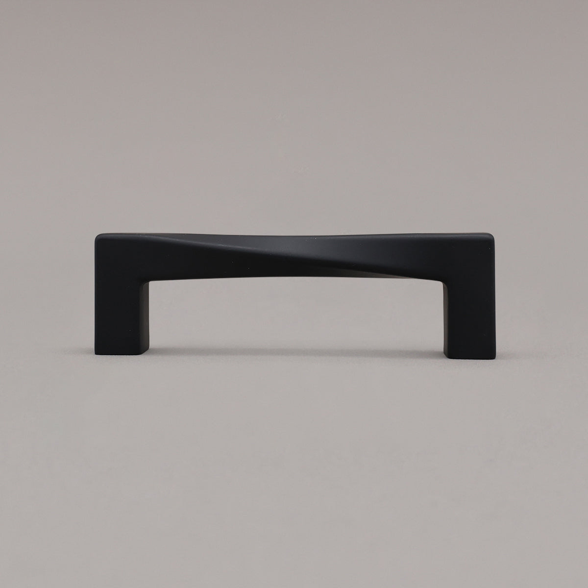Hapny Twist Cabinet Pull - 96mm (3-3/4 in) - Matte Black