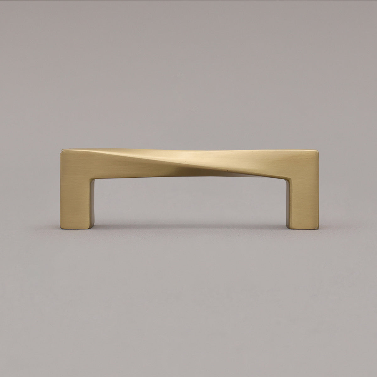Hapny Twist Cabinet Pull - 96mm (3-3/4 in) - Satin Brass