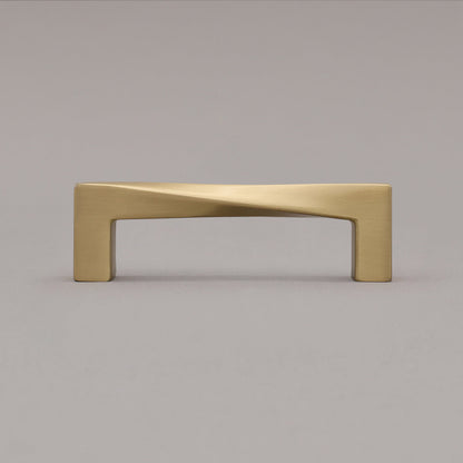 Hapny Twist Cabinet Pull - 96mm (3-3/4 in) - Satin Brass
