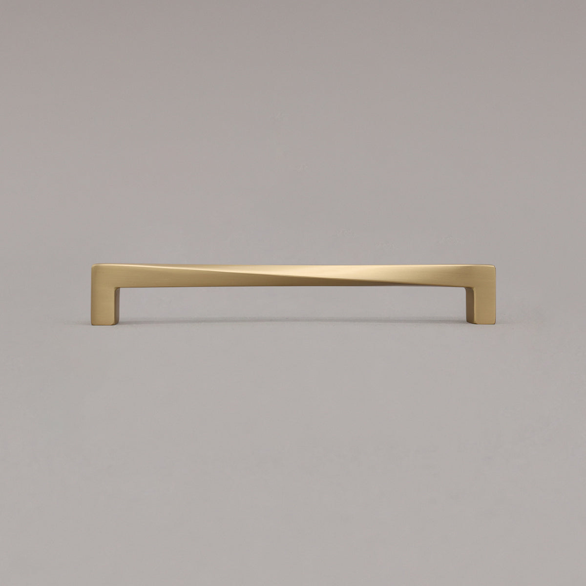 Hapny Twist Cabinet Pull - 8 in (203.2mm) - Satin Brass