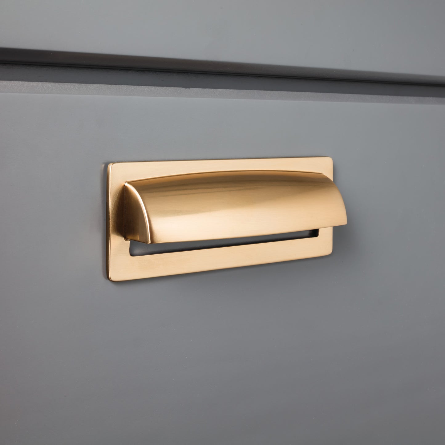 Top Knobs Hollin Cup/Bin Pull