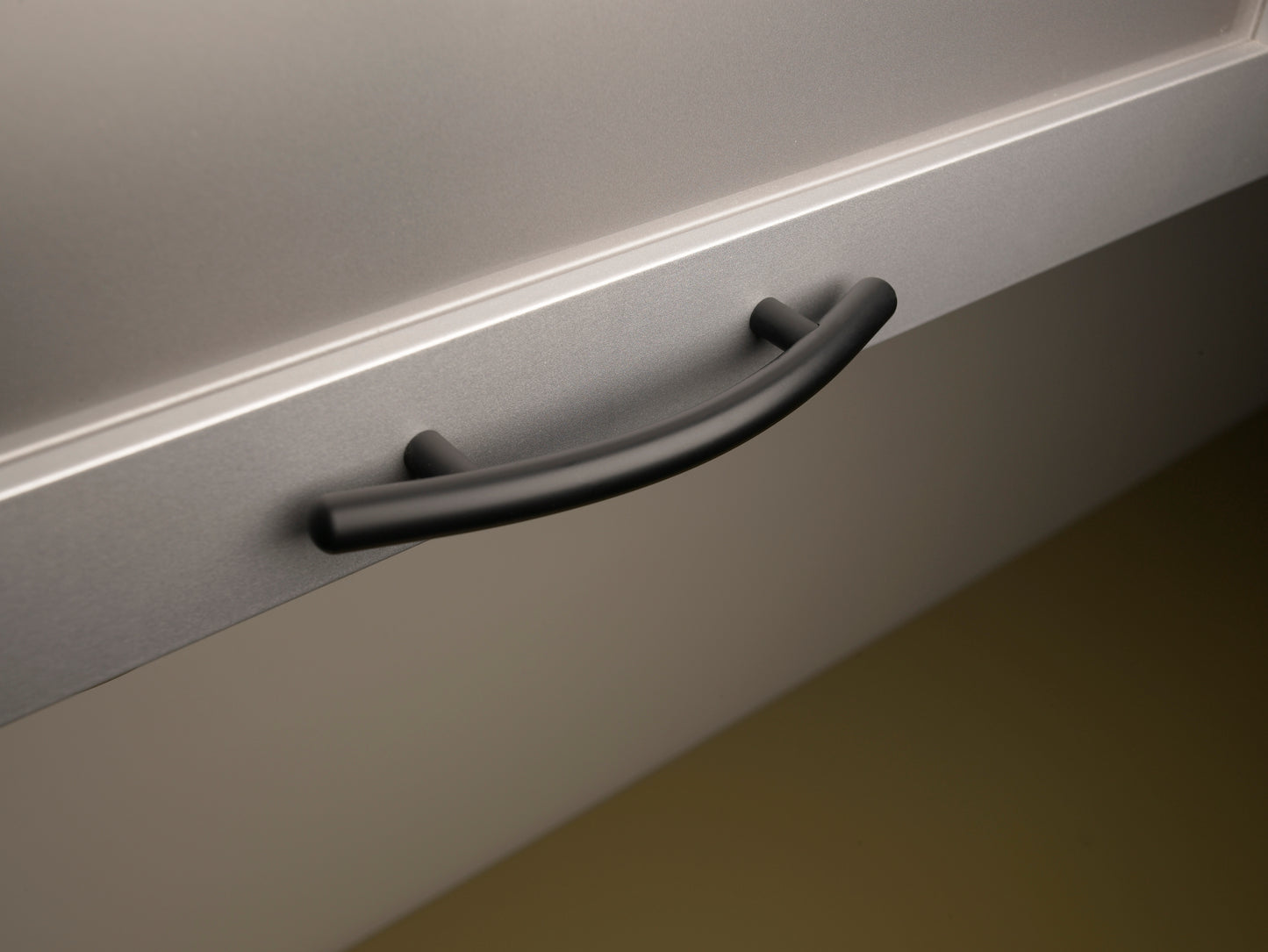 Top Knobs Curved Bar Pull