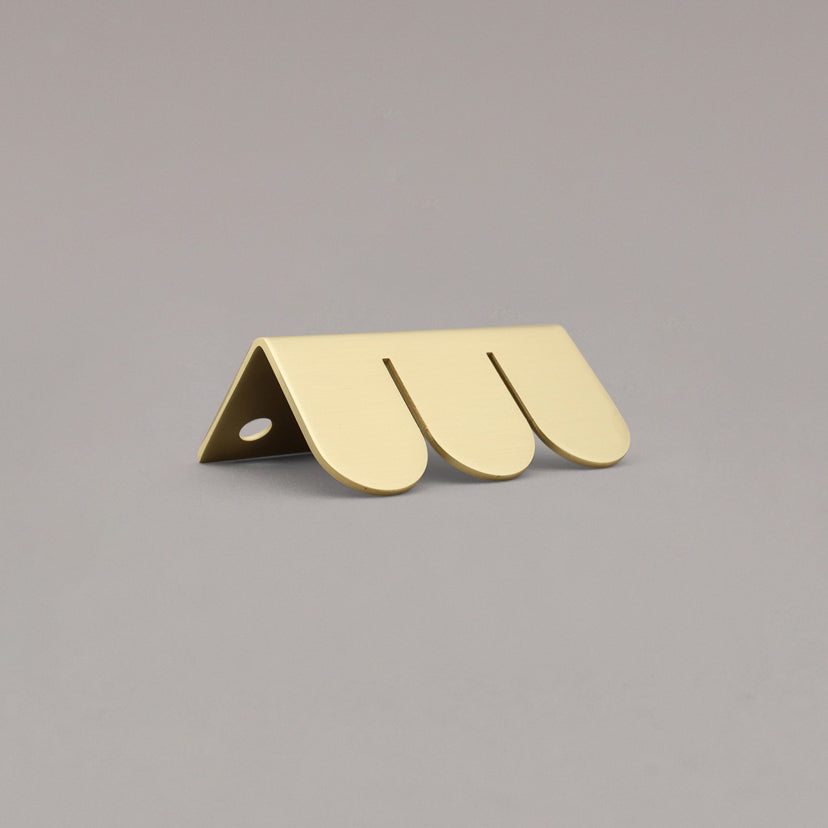 Hapny Sweep Edge Pull - Satin Brass