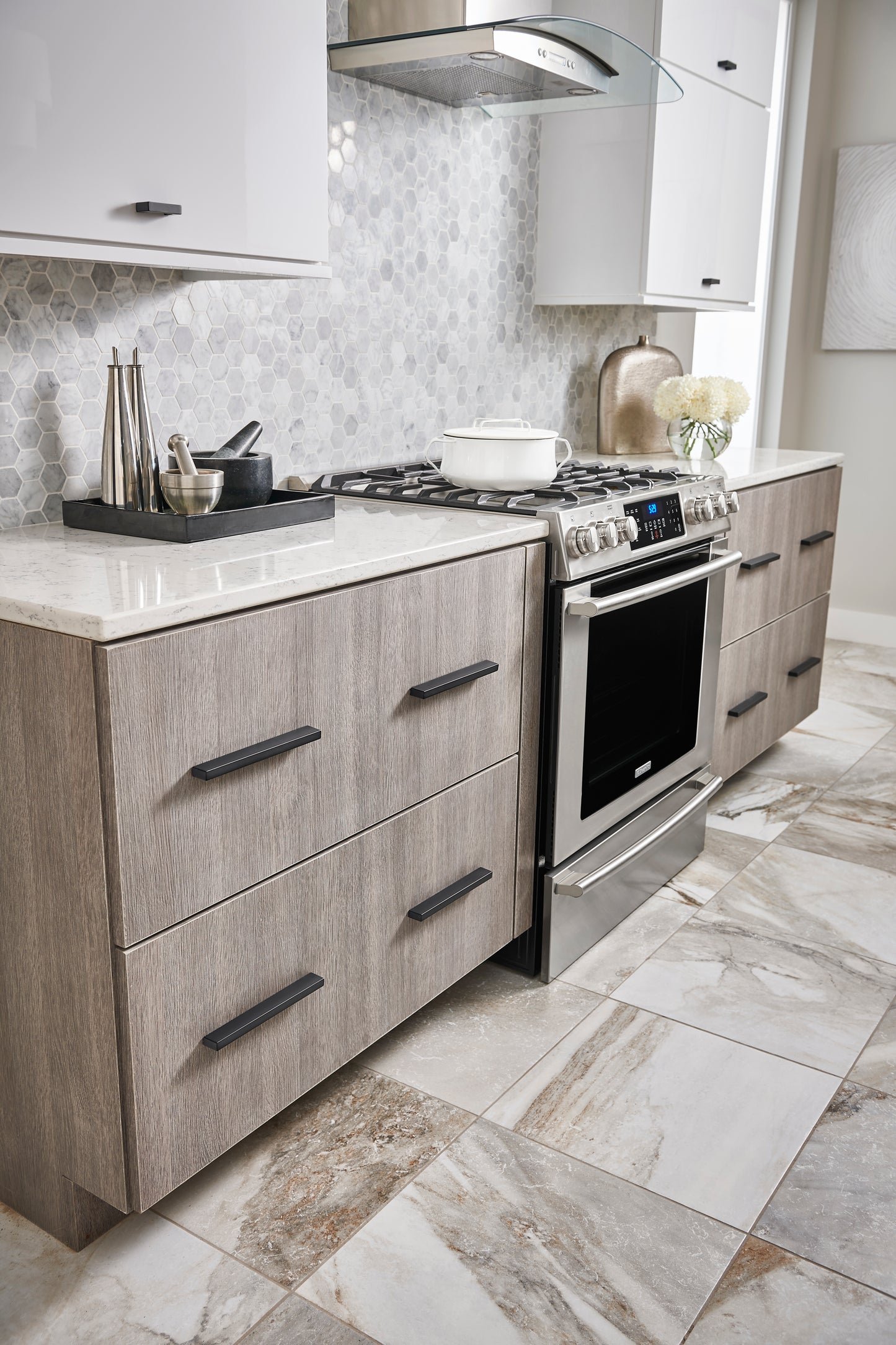 Top Knobs Modern Metro Finger Pull