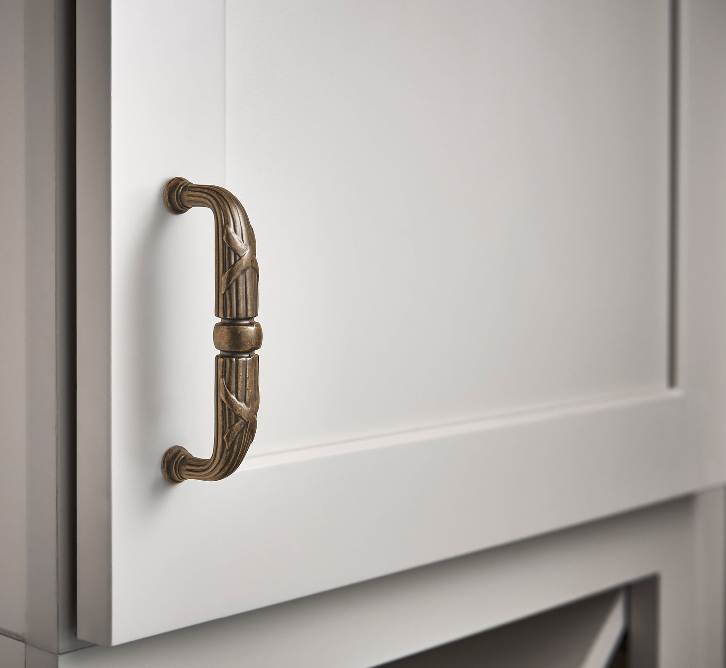 Top Knobs Ribbon & Reed Bar Pull